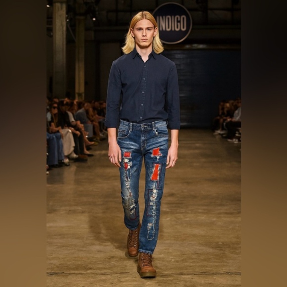 Stylish Men's Skinny Jeans - Distressed Blue with Red Accents‎